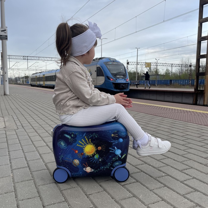 Børnekuffert med hjul at sidde på Cosmos