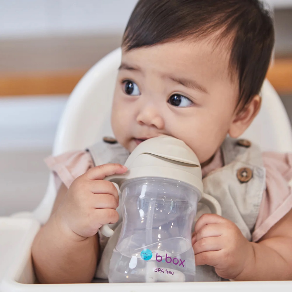 Drikkedunk til børn med sugerør B.Box Sippy Cup Latte