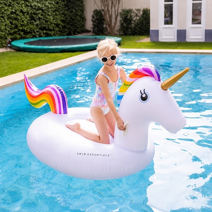 Oppusteligt badedyr XXL - Swim Essentials Unicorn